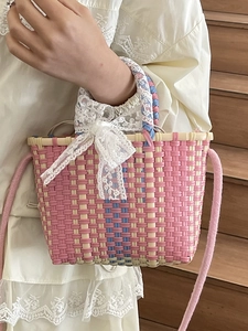Sac seau tissé rose avec nœud en dentelle et bandoulière tissée pour femme à la mode
