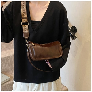 Sac sous les aisselles marron vintage avec bandoulière bohème large et cuir