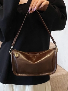 Sac sous le bras marron foncé en cuir huilé rétro avec large bandoulière et métal