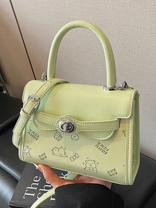Borsa a mano verde menta con stampe di orsetti e chiusura a girello in argento
