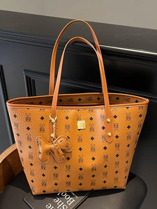Classic brown printed tote bag with bear pattern, large capacity and stylish dog charm decor