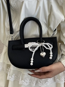 Elegant black lychee texture bucket bag with pearl bow charm and silver heart pendant