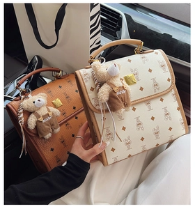 Détails de sacs à main rétro avec motif de lapin et porte-clés ours en peluche chic