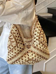 Sac fourre-tout tissé à la main avec motif en damier contrasté et style bohème minimaliste