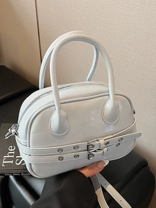 Sac Boston Tendance en Cuir PU pour Femmes Sac à Main Bandoulière Décontracté Avec Boucle de Ceinture Oeillets en Métal