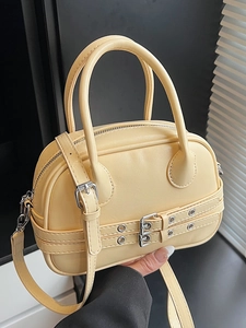 Sac à main Boston jaune crème avec détails de boucles argentées et bandoulière