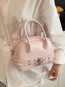 Sac à main Boston rose tendance avec sangles à boucle métallique et bandoulière réglable
