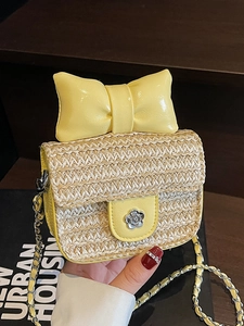 Mini straw crossbody bag with yellow bow and floral metal lock for summer casual look
