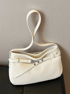 Sac Fourre-tout en Cuir PU Plissé pour Femmes Grande Capacité Sac à Épaule Bandoulière Urbain Avec Oeillets de Ceinture Décoratifs