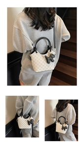 Trois vues d'un sac seau blanc à motifs montrant les styles porté main et en bandoulière