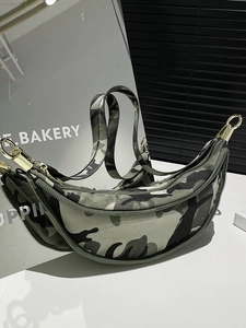 Borsa Hobo a Mezzaluna in Pelle PU Mimetica alla Moda Stile Spicy Girl Semplice Borsa a Tracolla Niche per Donna Uso Quotidiano