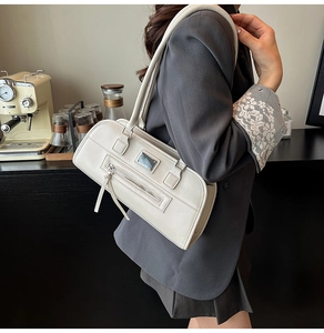 Sac à épaule rectangulaire blanc crème chic avec fermeture éclair argentée et double sangle