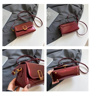 Détails du sac en cuir verni bordeaux avec boucle dorée et clous de protection de fond
