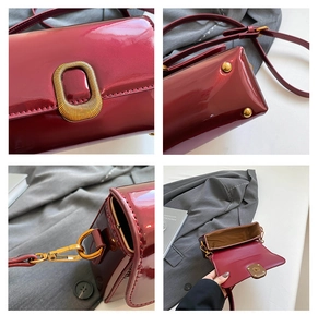 Vue détaillée du sac en cuir verni bordeaux montrant les ferrures dorées et la doublure