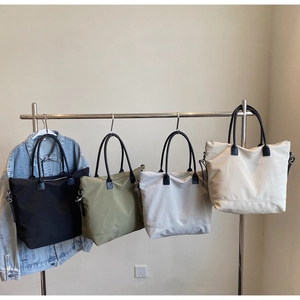Sacs cabas de grande capacité en noir, vert, gris et blanc cassé avec bandoulière