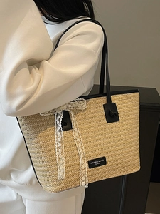 Grand sac cabas en paille tissée avec nœud en dentelle blanche et anses noires
