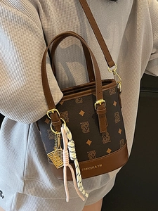 Classic brown bucket bag with teddy bear print and stylish gold fashion hardware