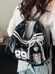 Sac fourre-tout brillant style baseball avec numéro 89 et nœud en dentelle blanche