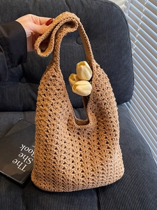 Sac fourre-tout tissé artistique aux tons terreux avec texture au crochet et style décontracté