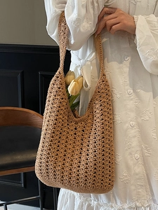 Sac fourre-tout minimaliste en maille ajourée tissé main marron clair style vacances