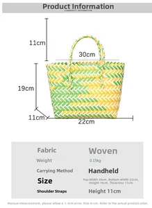 Détail des dimensions du sac cabas tressé avec motif en V jaune et vert