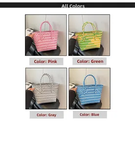 Détails des paniers tressés en rose, vert, gris et bleu pour un usage quotidien chic