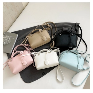 Handtaschen aus Leder mit Litschi-Muster in Khaki, Schwarz, Rosa, Weiß und Blau