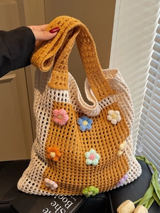 Sac fourre-tout en crochet à fleurs avec maille ajourée bicolore et larges anses