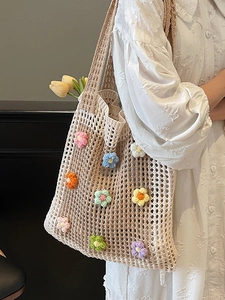 Sac fourre-tout au crochet avec fleurs colorées à la main pour la plage et les vacances