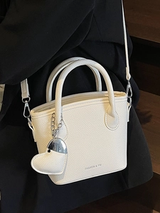 Minimalist white litchi pattern bucket bag with heart charm and shoulder strap