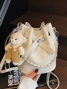 Urban Schlicht PU Litschimuster Eimertasche Für Damen Mode Umhängetasche Mit Plüschbär-Anhänger Und Metallkette Dekor