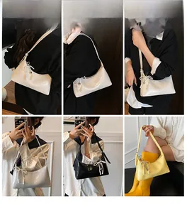 Sac sous le bras tendance en similicuir avec charm perle en plusieurs coloris