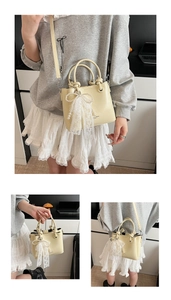 Détails du sac seau blanc crème avec nœud en dentelle, perle et diverses options de port