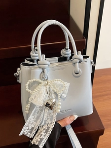 Sac Seau en Cuir PU pour Femmes Avec Pendentif Nœud en Künstliche Perle et Dentelle Sac à Main Doux Sac Bandoulière pour les Déplacements Quotidiens