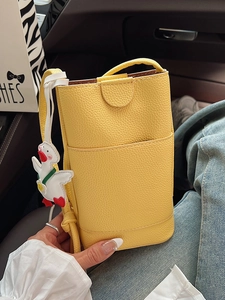 Sac de Téléphone Bandoulière en Cuir PU Texture Litchi pour Femmes Petit Sac à Épaule Carré Minimaliste Avec Pendentif Canard