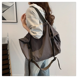 Bolso bandolera gris oscuro de gran capacidad con correa ancha ajustable de nailon