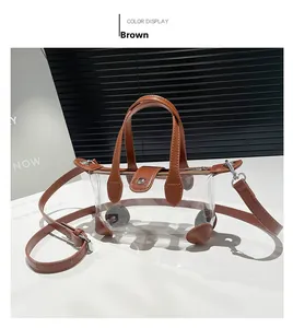 Detailansicht der transparenten Jelly-Tasche mit braunem Lederbesatz und Silberbeschlag