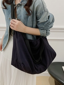 Bolso hobo negro minimalista de gran capacidad para el trayecto diario y viajes al aire libre