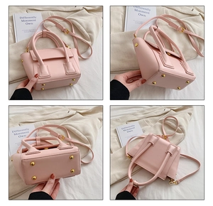Vue détaillée du mini sac à main rose avec rivets de fond dorés et bandoulière réglable