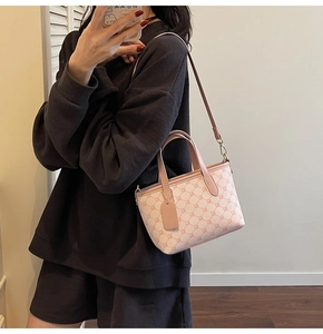 Sac fourre-tout tendance à carreaux rose et blanc avec bandoulière réglable