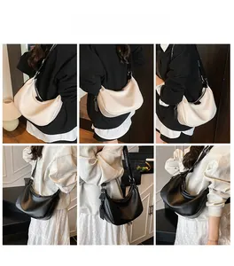 Sac hobo chic en cuir PU crème et noir avec bandoulière lettrée pour femmes