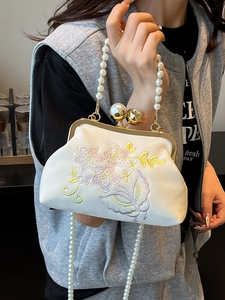 Elegant white silk evening bag with floral embroidery, pearl handle and metal kiss-lock