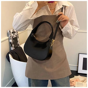 Mirror selfie showing the black hobo bag with gold hardware and a slim shoulder strap