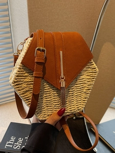 Women Vintage Hexagonal Woven Straw Crossbody Bag PU Leather Patchwork Bucket Handbag With Tassel For Summer Beach Vacation
