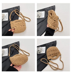 Mehrere Ansichten einer beigen handgefertigten Häkel-Eimertasche mit Webstruktur