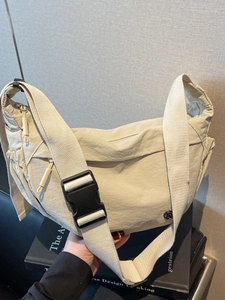 Fashion Large Capacity Nylon Crescent Crossbody Bag Simple Trendy Lightweight Shoulder Bag Solid Color Casual Hobo Bag Women
