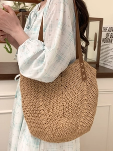 Handwoven straw shoulder bag with leather straps and V-pattern for summer beach outings
