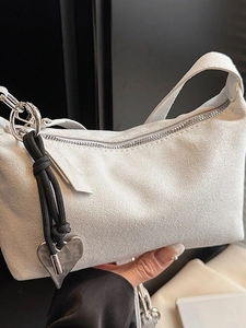 Borsa tote minimalista in pelle scamosciata bianca con ciondolo a cuore e zip argento