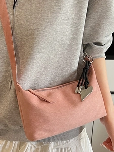 Borsa a tracolla rosa minimalista con ciondolo a cuore per il tempo libero estivo