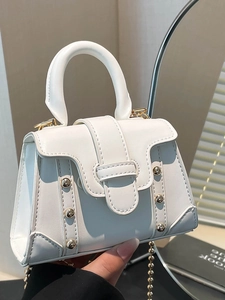 Borsa Quadrata Mini da Donna in Pelle PU con Dettagli in Rivetti Dorati Catena a Sfere in Metallo Tracolla a Mano per Uso Quotidiano